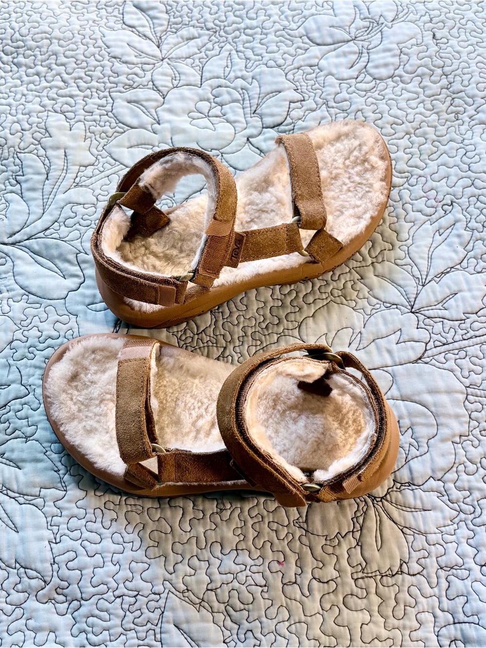 TEVA Hurricane Shearling Pecan Suede Strappy Sandals Sherpa Footbed Sz 6💛